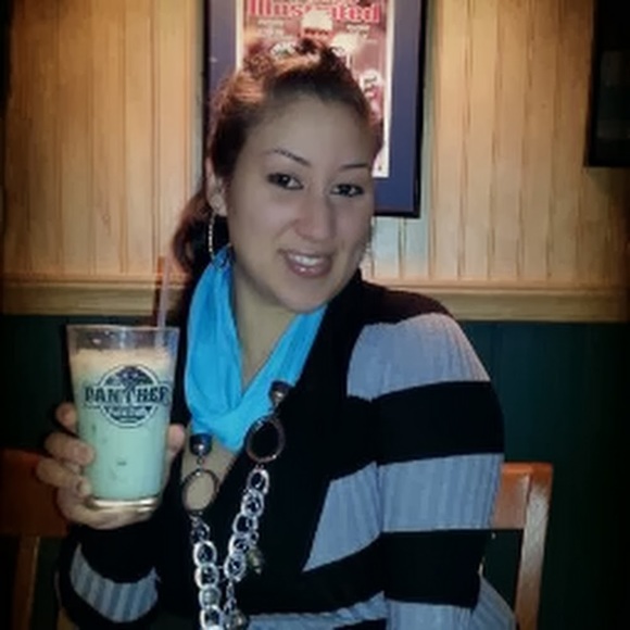 Meet your Posher, Danitza lee - Picture 1 of 1